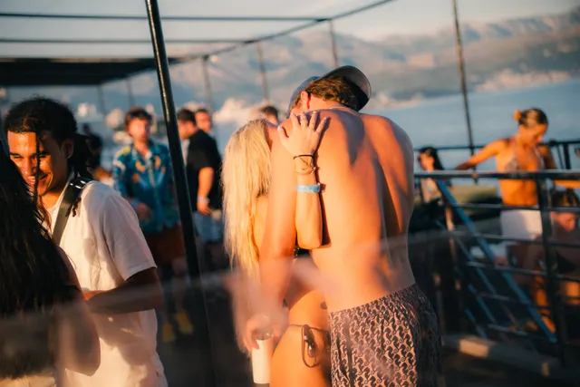Boat Party Split